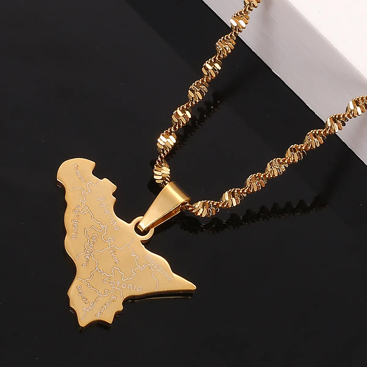 Colliers pendentifs en acier inoxydable Argent Couleur Carte de la Sicile Pendentifs Collier Chaîne Tendance BijouxPendentif Sidn22_voghion.com