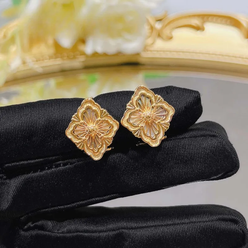 Guldklöver halsband med pärlemor i retro stil_voghion.com