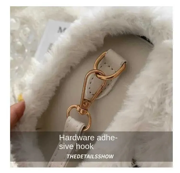 Winter Frauen Crossbody/schulter 2023 Neue Lamm Plüsch Veet Tasche Dame Kleine Quadratische Handtasche Französisch Korea StyleC241106_voghion.com