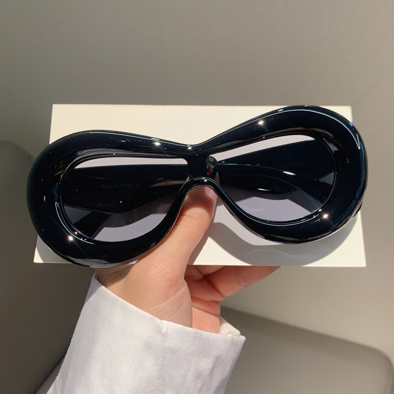 Lunettes de soleil une pièce personnalisées à large bord, nouveau style de vente à chaud, lunettes de soleil photo de rue à la mode et à la mode_voghion.com