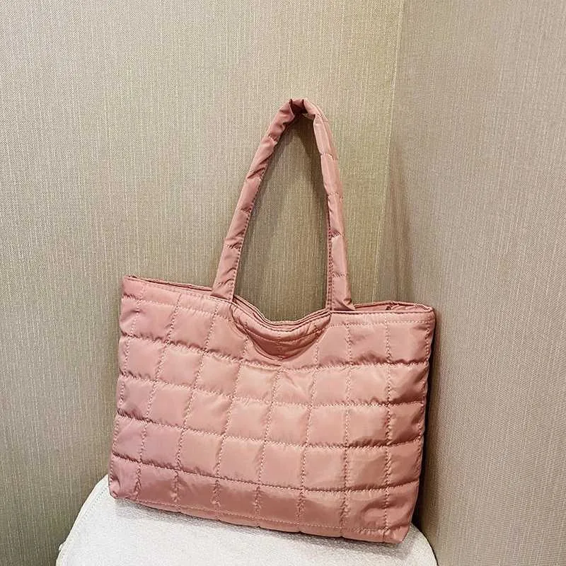 Borsa a tracolla con motivo a traliccio 2023 Borsa a mano in cotone spaziale da donna Grande capacità Borsa trapuntata imbottita in piuma da donna_voghion.com