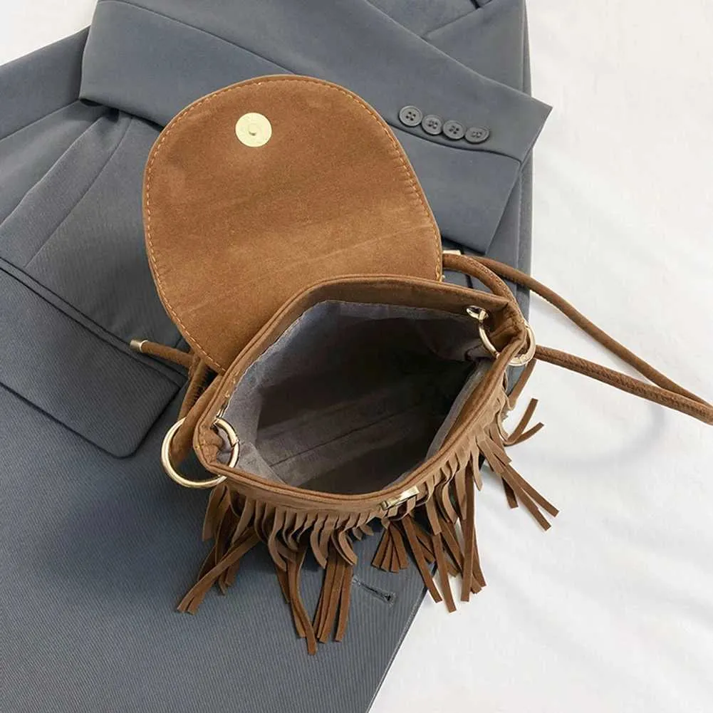 Borsa a tracolla con tracolla regolabile e design a frange, borsa a tracolla alla moda, versatile per le donne per l'autunno e_voghion.com