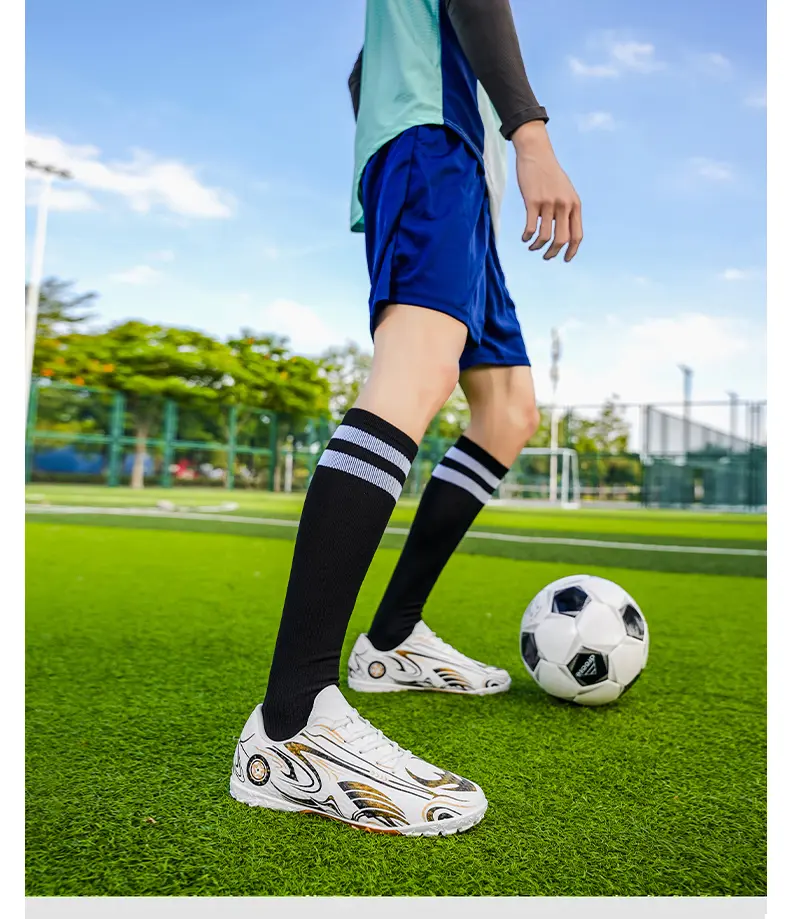 Scarpe da calcio per uomo donna e ragazzi per campo in erba_voghion.com