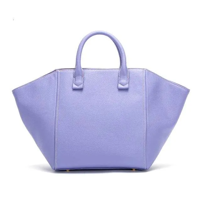 Unique Body Large Capacity Ladies Handbag Essential For Daily Travel Classic Retro Style Exquisite Workmanship_voghion.com