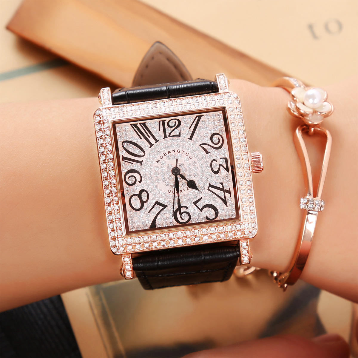 Orologio al quarzo da studente di moda versatile con scala digitale da donna in oro rosa con diamanti quadrati pieni_voghion.com