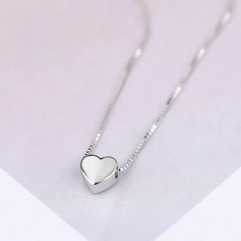 Collares de moda minimalistas con colgante liso en forma de corazón de plata esterlina, bonito collar con dije para mujer 230426_voghion.com