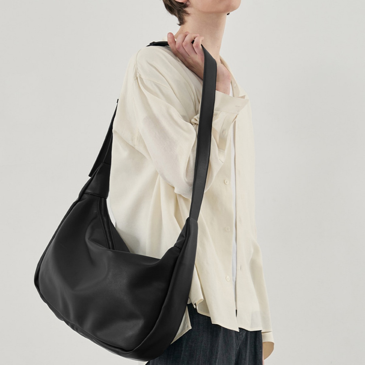 Corea del Sur Color sólido 2024 nuevo bolso de viaje para el aula de un hombro de gran capacidad de cara suave, bolso cruzado único_voghion.com