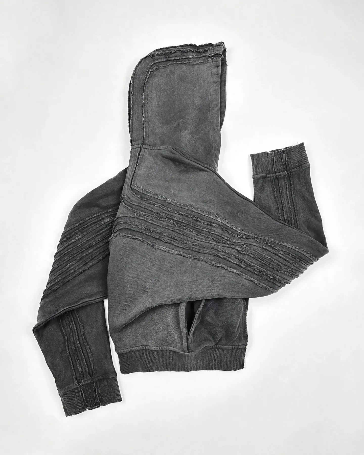 Felpa con cappuccio e cerniera patchwork retrò: felpa streetwear da uomo in stile gotico con esclusivo design a giunzioni_voghion.com