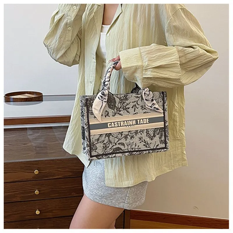 Borsa tote stampata a farfalla con tracolla a spalla e incrociata_voghion.com