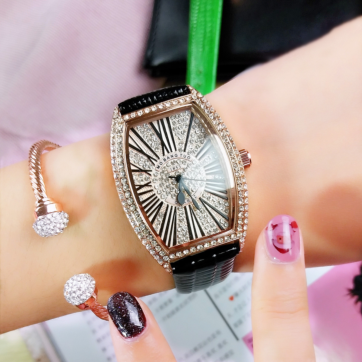 Micro Network Red Wine Bucket Klassische römische Roségold-Paaruhr für Herren und Damen_voghion.com