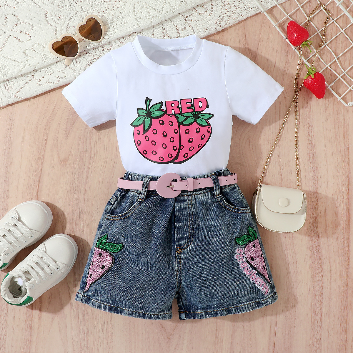 Mother & Kids Spring and summer girls' suit short-sleeved strawberry print T-shirt open pocket embroidered denim shorts with belt two-piece set