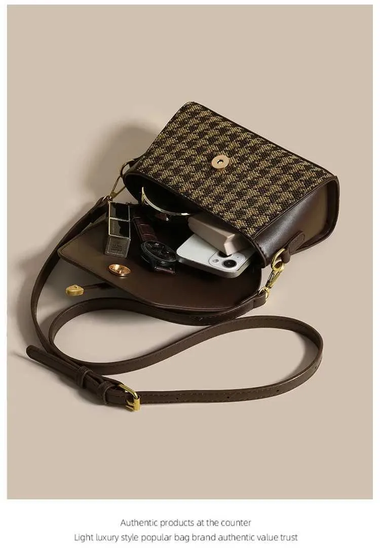 2024 Novas Mulheres Tote Canvas Splicing Couro Pequeno Quadrado Premium Qianniao Grid Bolsa de Axila Único Ombro Crossbody_voghion.com