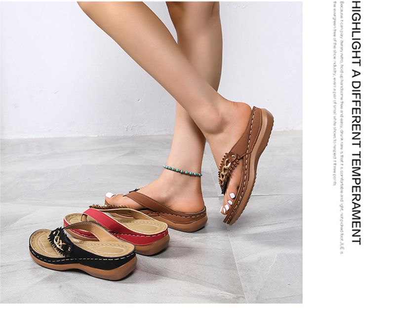 übergroße, dickbesohlte Fischgrät-Slipper für Damen mit Quasten, die außen schräge Absätze tragen und_voghion.com