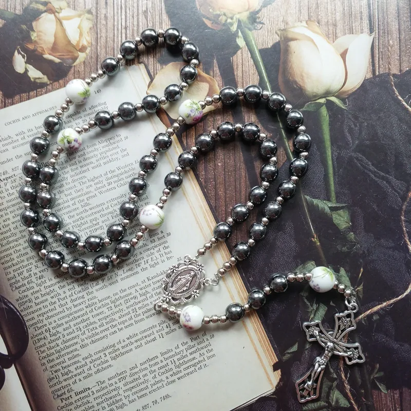 Chapelet catholique en perles d'hématite avec croix de jésus_voghion.com