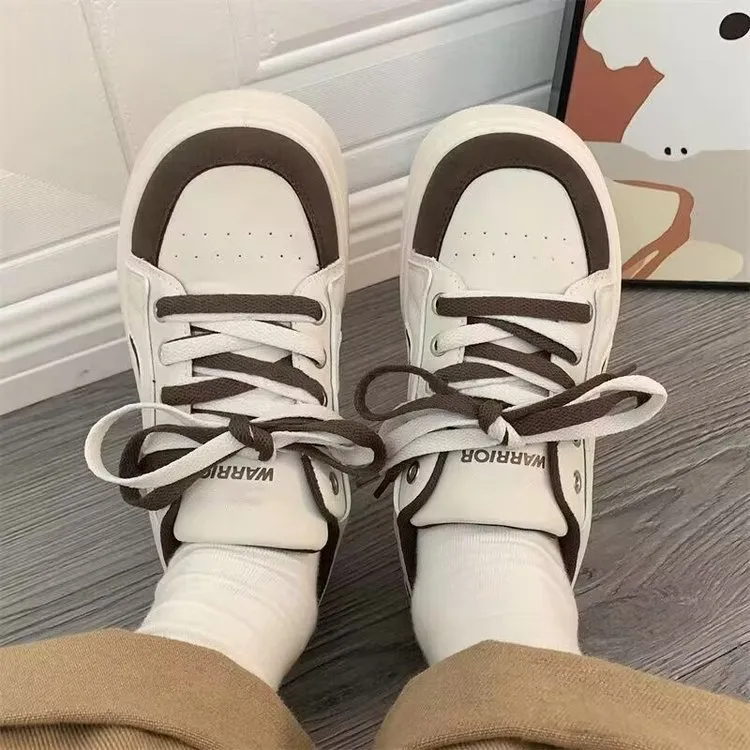 Nuove scarpe bianche versatili da donna, coreane, con blocchi di colore, primavera e autunno, suole spesse, comode e alla moda._voghion.com