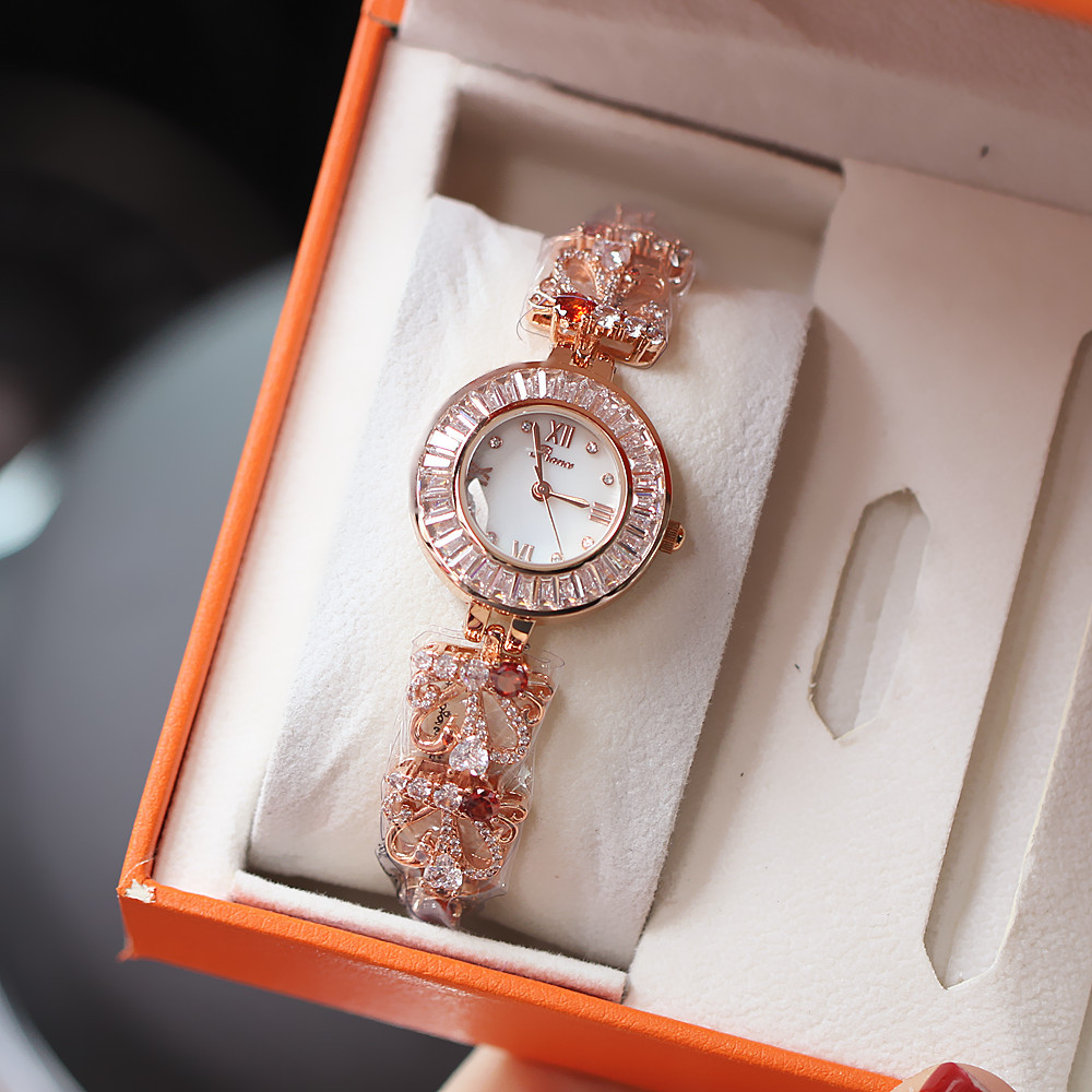 Trasmissione in diretta di Zircon New Women's Pointer Style Diamond Bracelet Quartz Orologio impermeabile alla moda_voghion.com