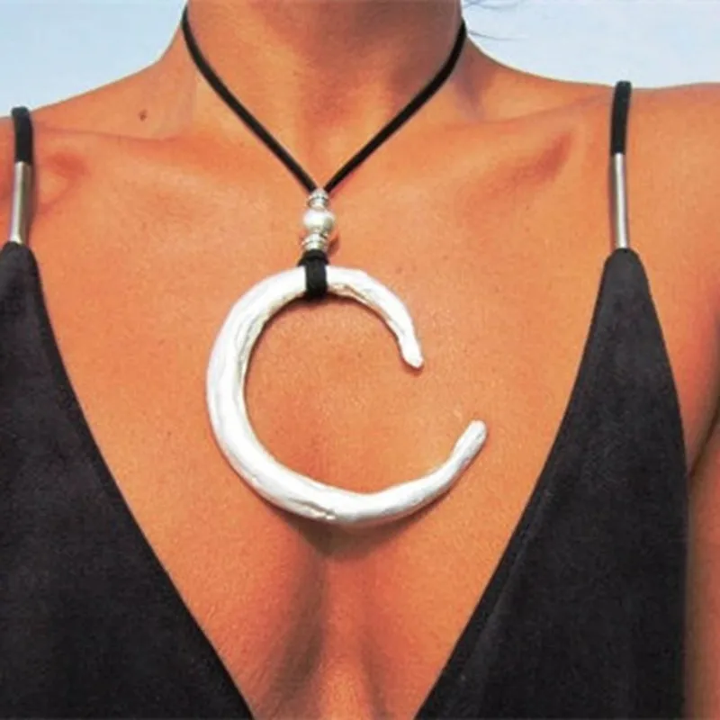 Collana con pendente luna per donna e ragazza catena oro chic_voghion.com
