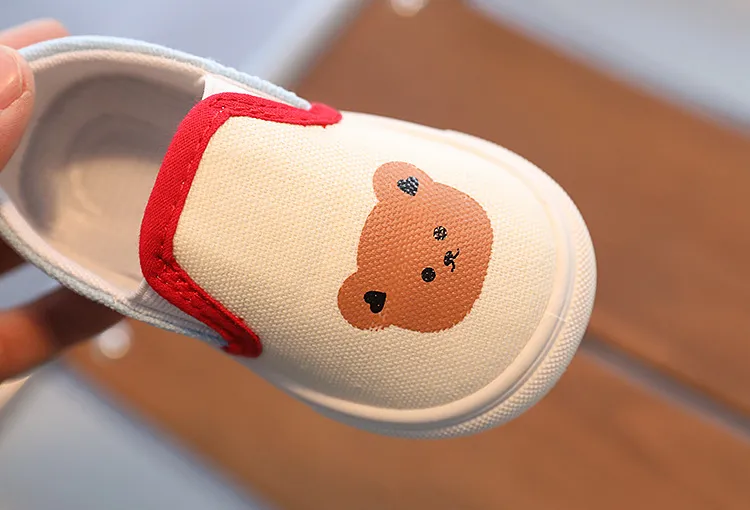 Dziecięce trampki z płótna ze wzorem królika i misia_voghion.com