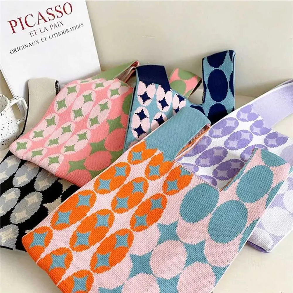 Leisure mini knot wrist handmade knitted colorful plain weave handbag student reusable shopping bag Y241106_voghion.com