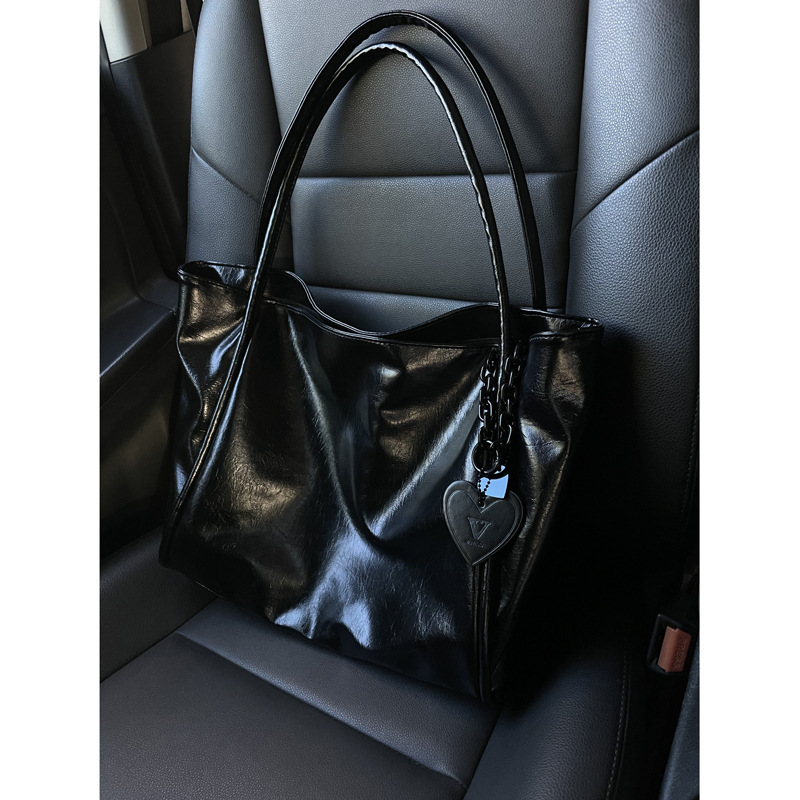 Diablo Cupid 2023 New Love Pendant Large Capacity Tote Ultra Lightweight Commuter Bag
