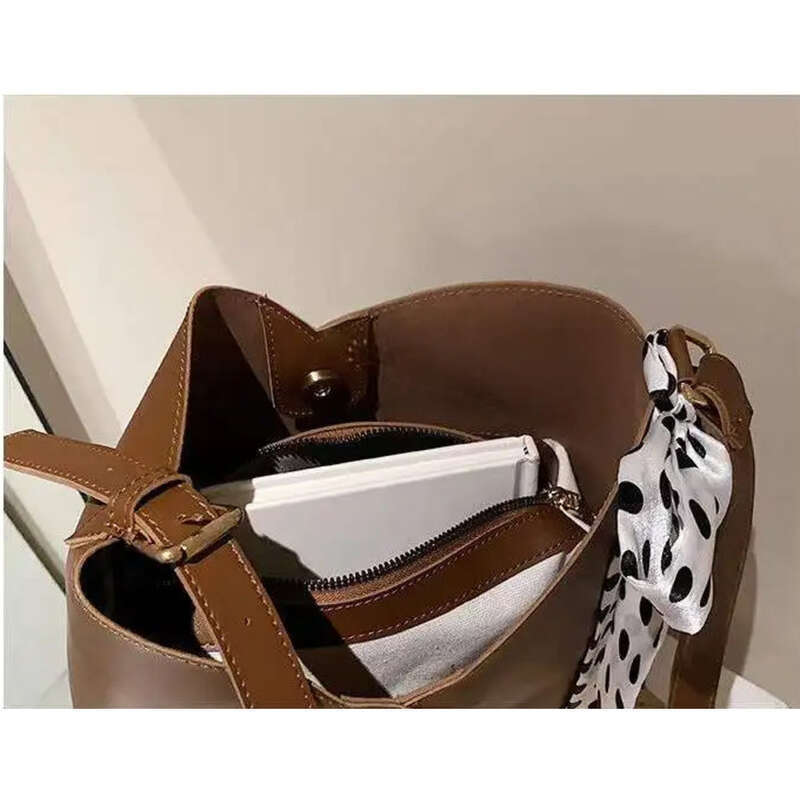 Luxe damesschouwertas met grote inhoud bucket bag tas_voghion.com