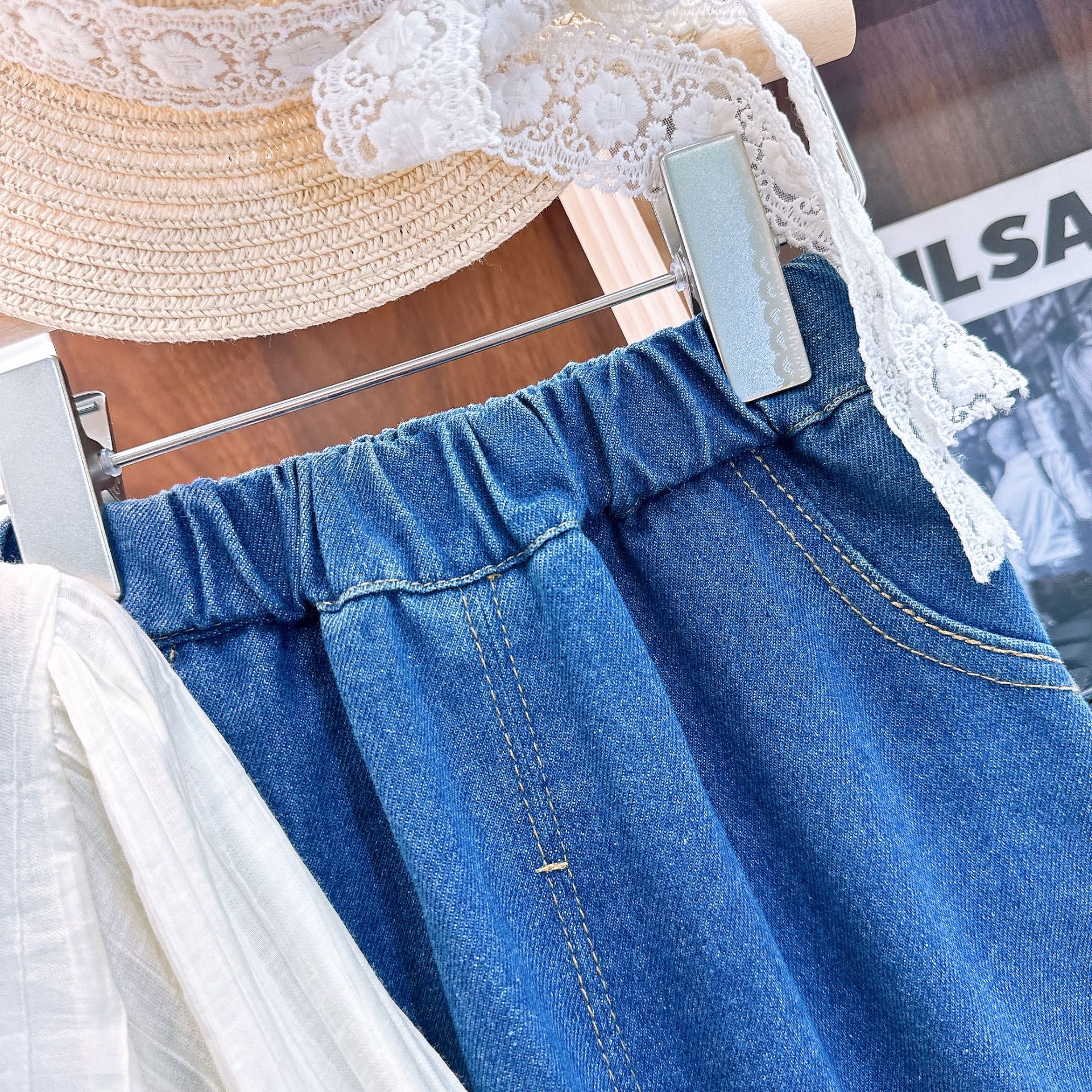 Mutter & Kinder 2024 Frühjahr und Herbst neue Mädchen süße Lotusblatt Kragen Hemd plus Denim Hosenträger dreiteiligen Anzug_voghion.com