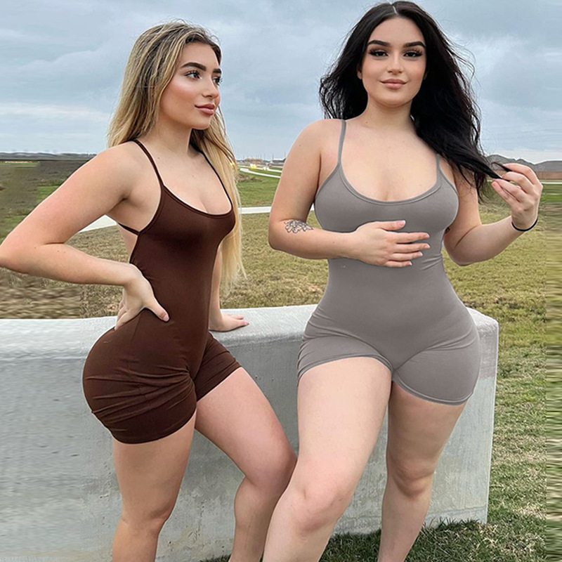Online celebrity live streaming of women's low cut U-neck suspender Jumpsuits_voghion.com