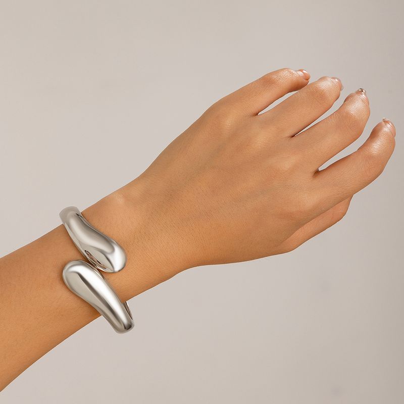 Temperament Barock Große Perle Ins Stapeln Armbänder Übertrieben Unregelmäßigen Wicklung Umarmung Hand Schmuck_voghion.com