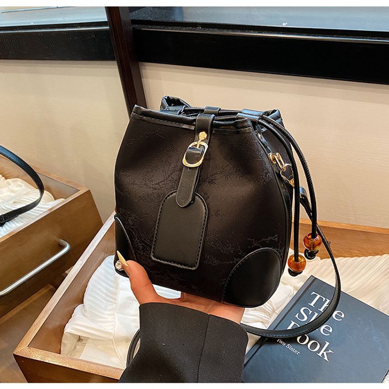 Bestickte kleine Tasche für Damen 2024 Neue trendige, einfache und vielseitige Beuteltasche, Cheongsam, Schultertasche,_voghion.com