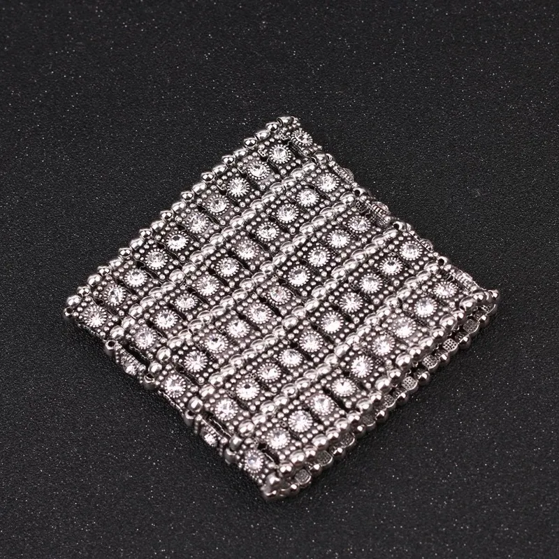Pulseras elásticas anchas de moda clásicas con dijes, estilo retro punk exagerado, de cinco filas de cristales retráctiles, tejidas con cuentas a mano._voghion.com