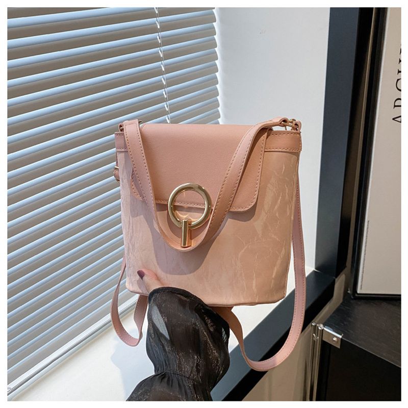 Handheld frauen mit stiolle spleißen kontrast farbe eimer urlaub 2024 frühjahr/sommer neue umhängetasche, trendy_voghion.com