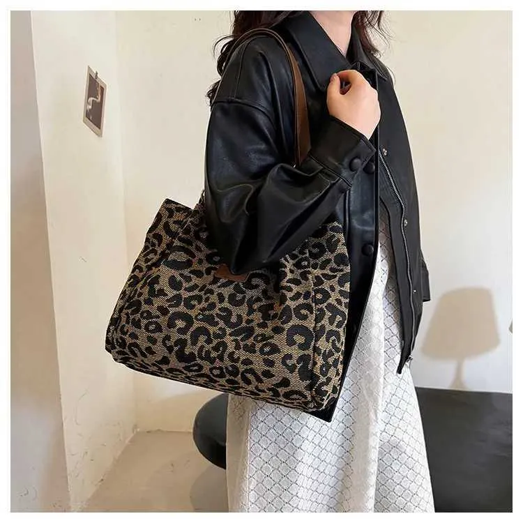 Trendig damaxelremsväska med leopardmönster i bohemisk stil_voghion.com