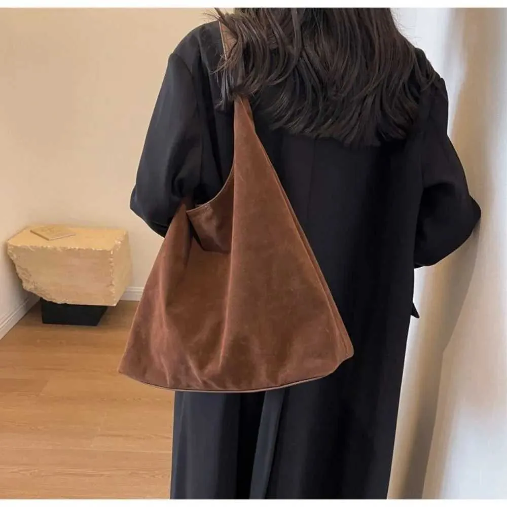 Autumn and Winter Vintage Womens Large Capacity Suede Shoulder Bag Solid Color Simple Versatile Bucket Ba241212_voghion.com