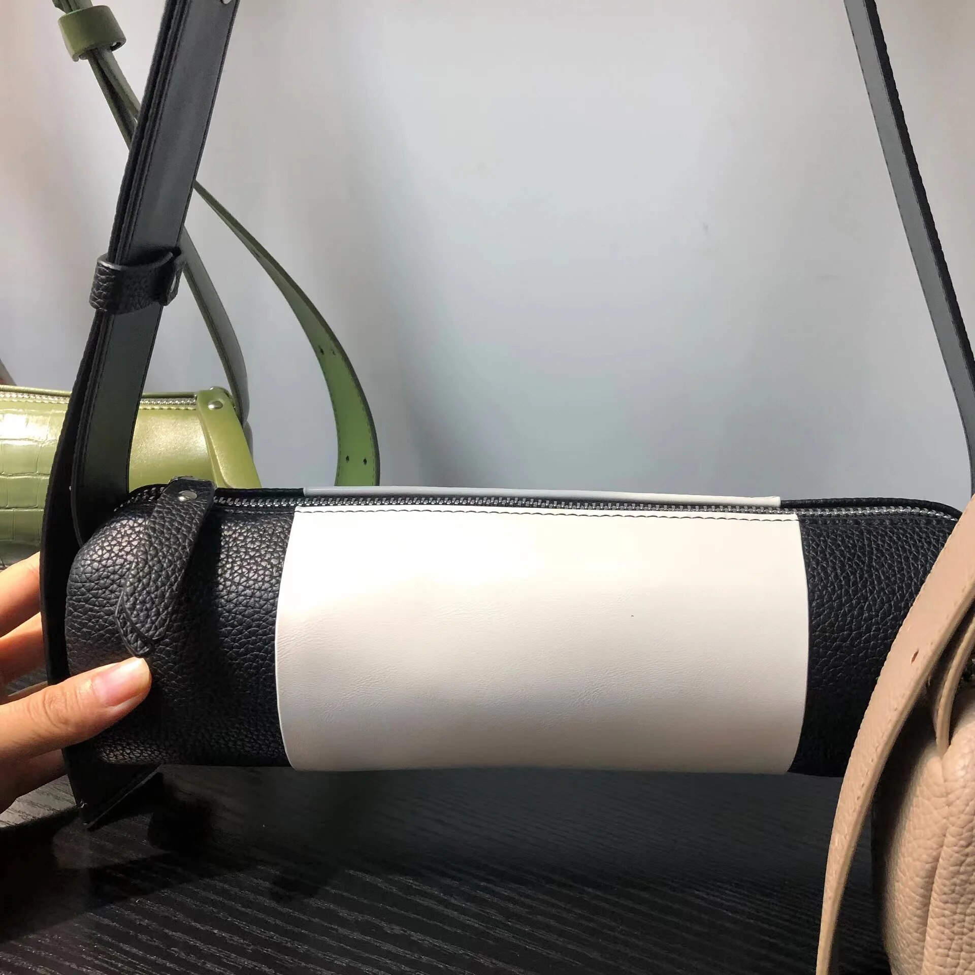 Nouveau porte-stylo cylindrique sous les aisselles large sangle couleur assortie tube de bambou sac à bandoulière_voghion.com