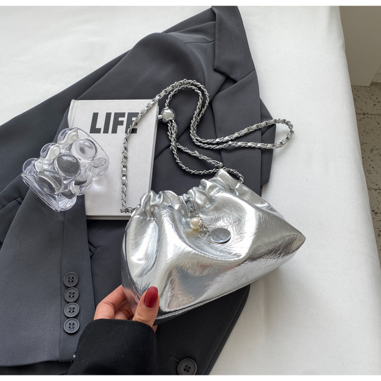 2024 New Chain Bag Women's Bag with Small Design One Shoulder Crossbody Bag, High Quality Water Bucket Bag_voghion.com