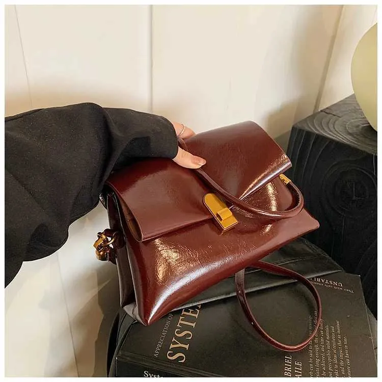 Strukturerad axelremsväska och crossbody väska för damer_voghion.com