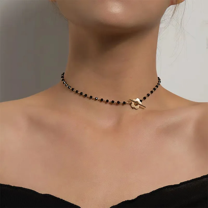 Collana con perline e chiusura toggle stile vintage donna_voghion.com