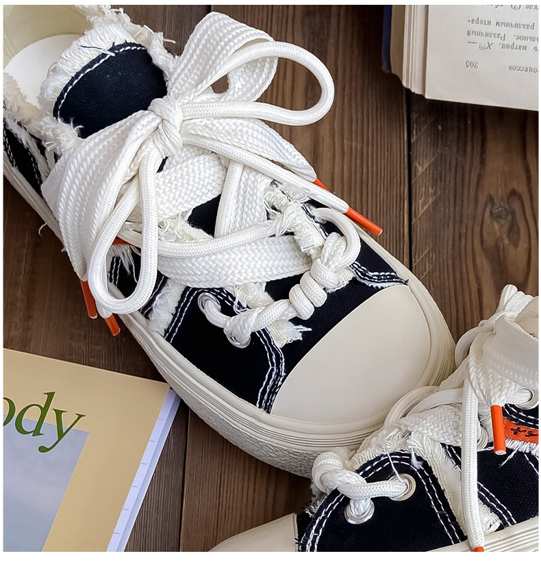 Baikuang 2024 Nouvelles petites chaussures blanches pour femmes, chaussures de planche polyvalentes en toile à bords irréguliers, chaussures chics_voghion.com