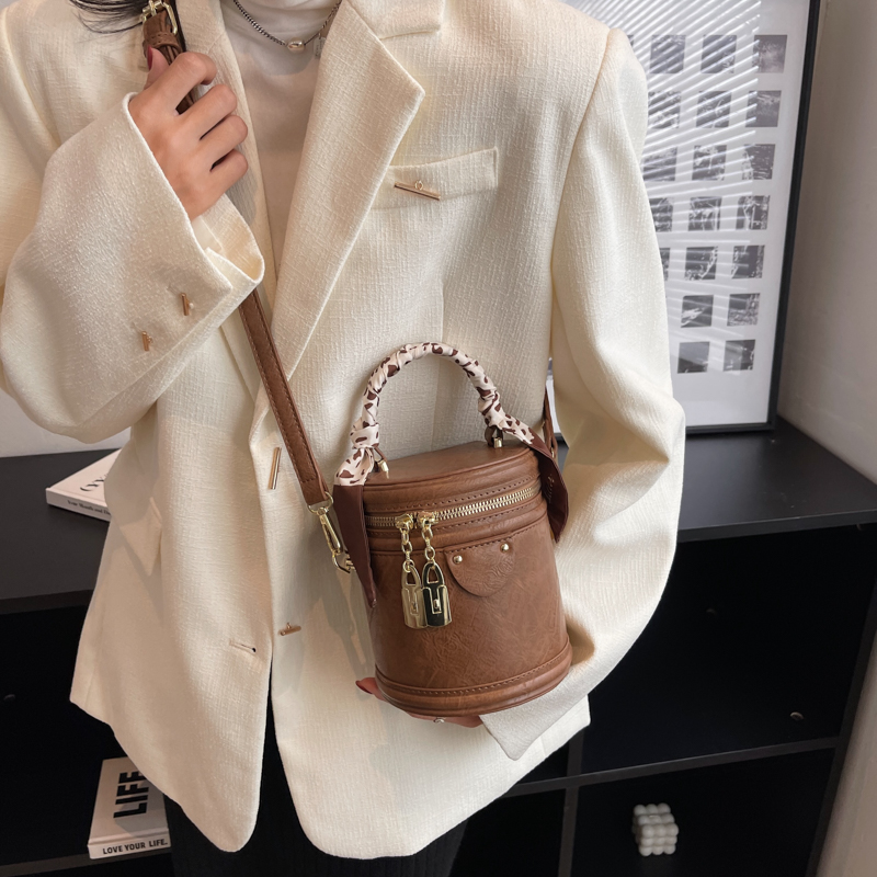 2023 Modische Beuteltaschen für Frauen Hochwertige PU-Geldbörsen und Handtaschen Designer-Schulter-Umhängetasche_voghion.com