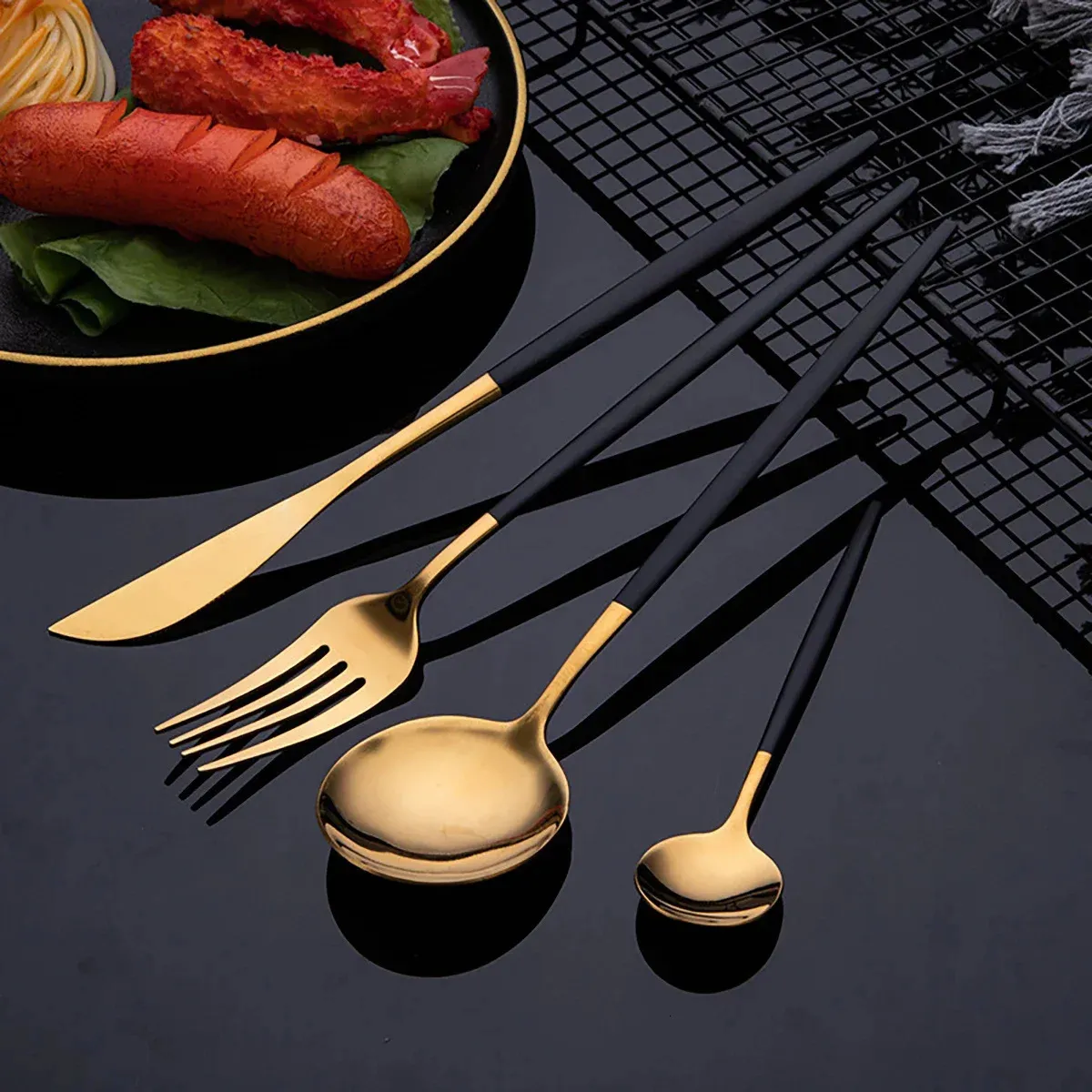 24-Pc Cutlery Set - Mirror Finish｜Gift Box｜EU Food Safe_voghion.com