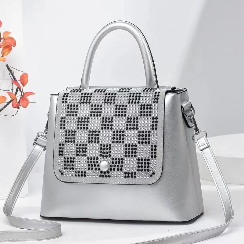Damentasche 2024 Internet-Berühmtheit Diamanten besetzte kleine Tasche Neue glänzende Diamantperlen-Handtasche mit Kette_voghion.com
