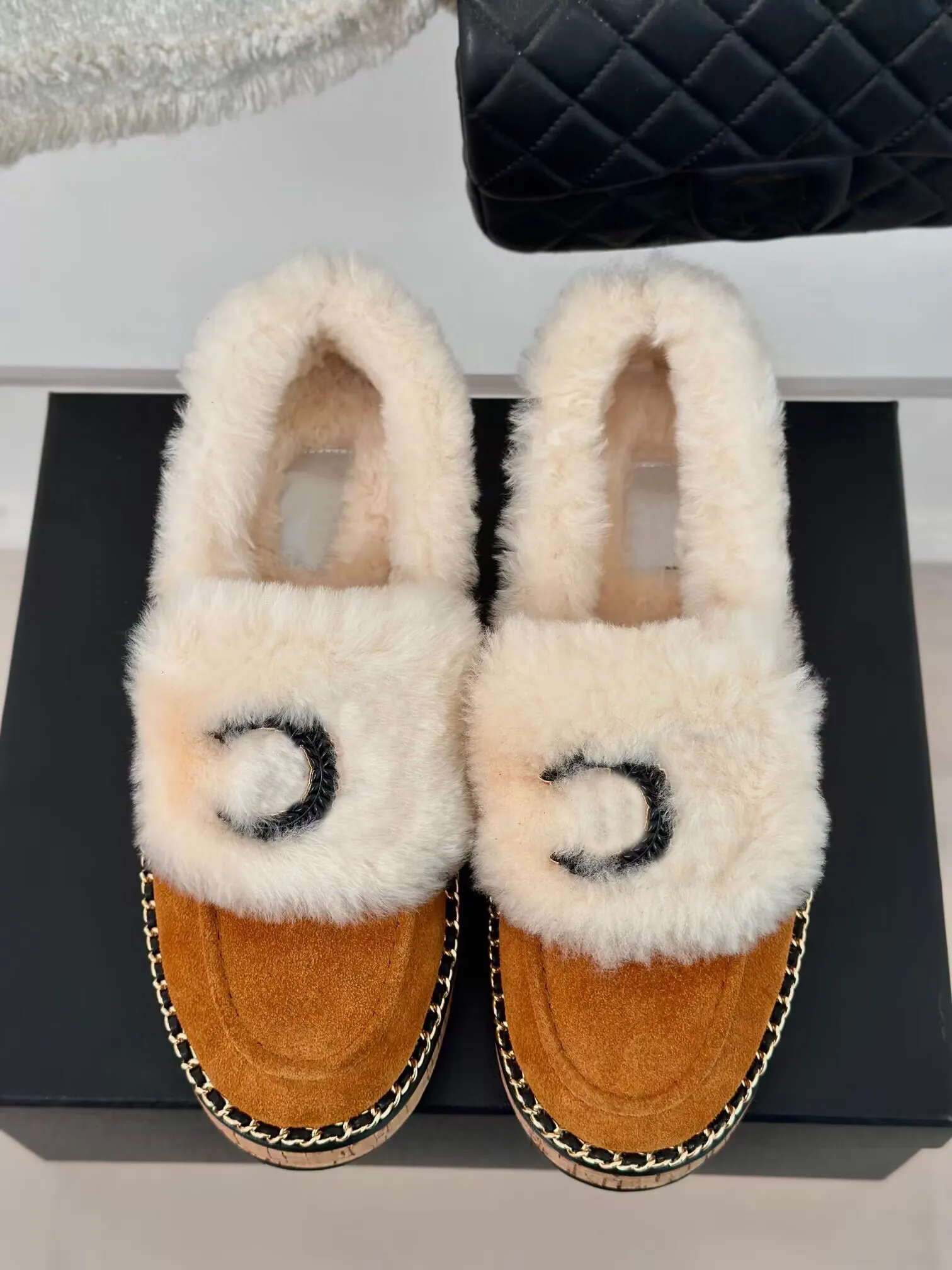 Winter Warm Wool loafers Thicken soled wool loafer women metal chain shoes winter cotton fur flats ladies comfortable_voghion.com