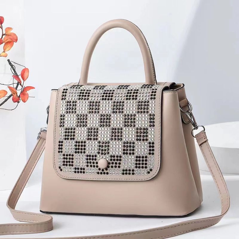 Damentasche 2024 Internet-Berühmtheit Diamanten besetzte kleine Tasche Neue glänzende Diamantperlen-Handtasche mit Kette_voghion.com