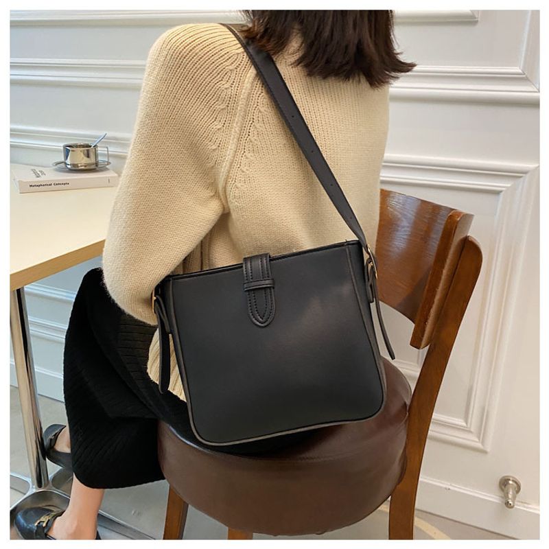 2024 Neue High-End-Tasche mit großem Fassungsvermögen für Damen, modische einfache, lässige Beuteltasche, im Internet_voghion.com