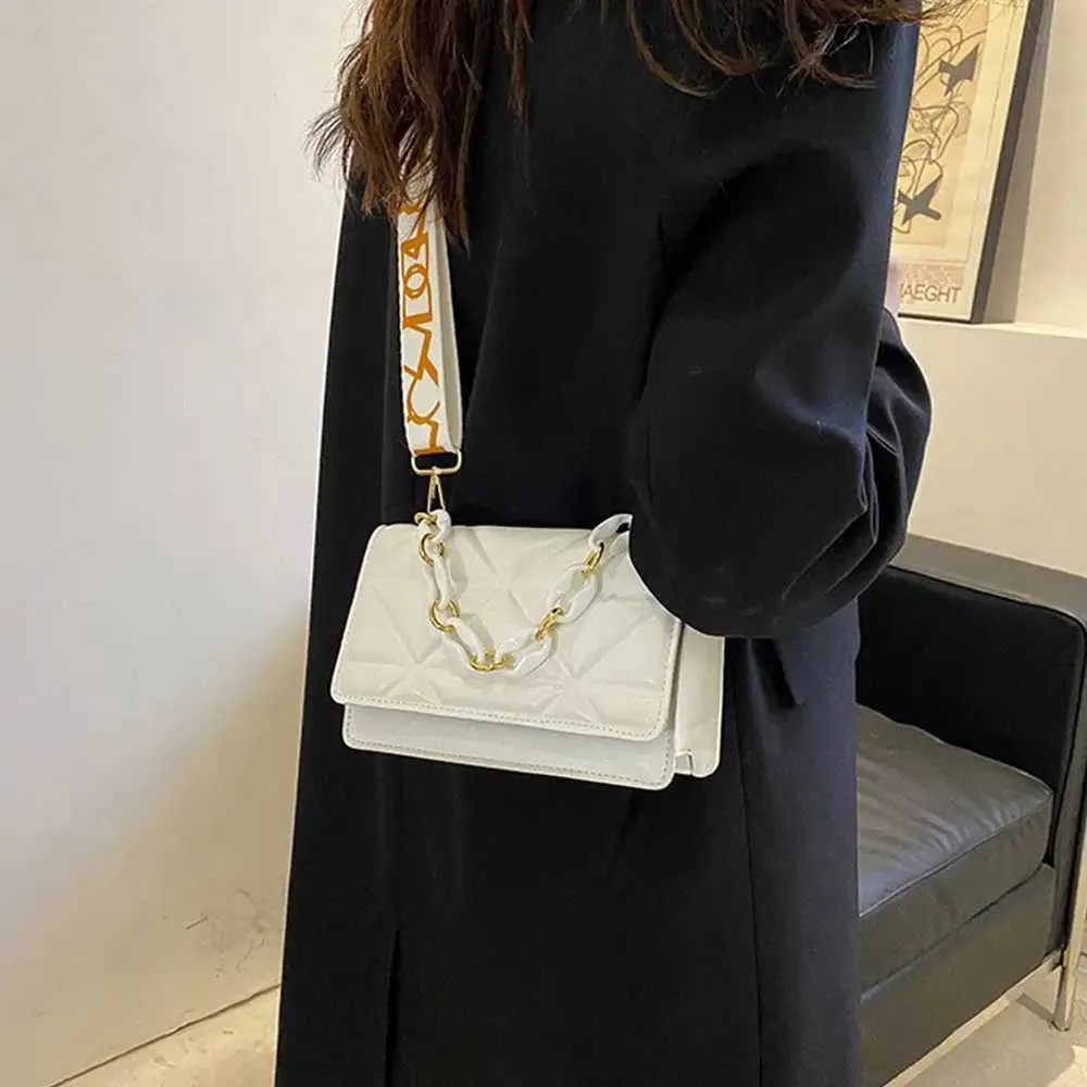 Elegant Women's Shoulder Bag And Crossbody Flap Bag Large Capacity_voghion.com