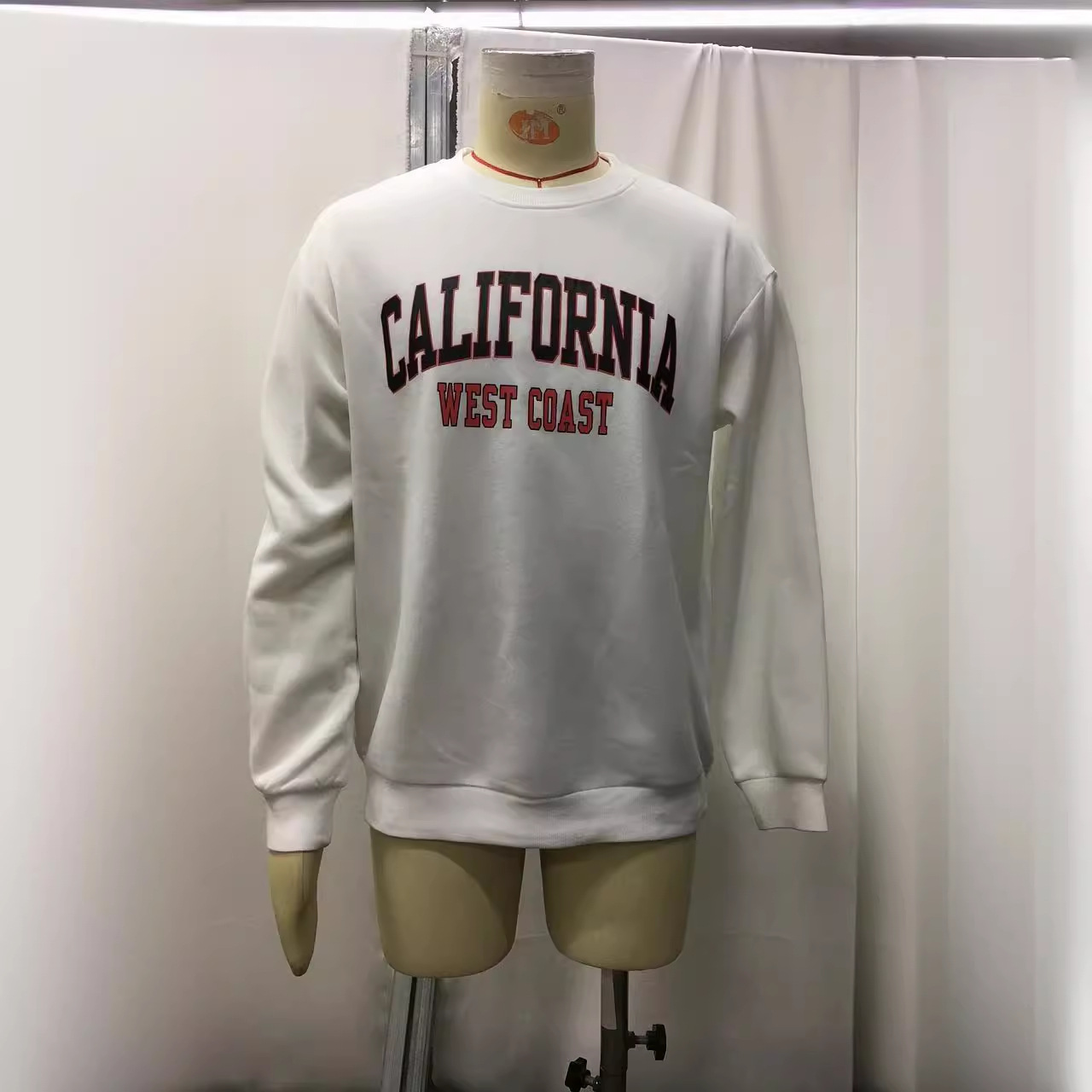 Herren Weißer Buchstabendruck Langarmpullover Herren Retro Top Spot_voghion.com