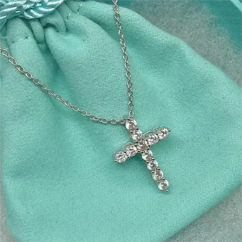 Collana con ciondolo a croce placcata in argento Sterling S per donna, con catena a maglie in cristallo e diamanti scintillanti_voghion.com