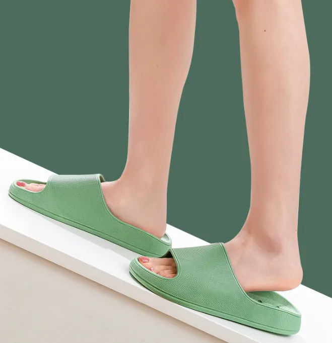 Unisex Thick Soled Leaky Quick Drying Indoor Soft Bathroom Slippers_voghion.com