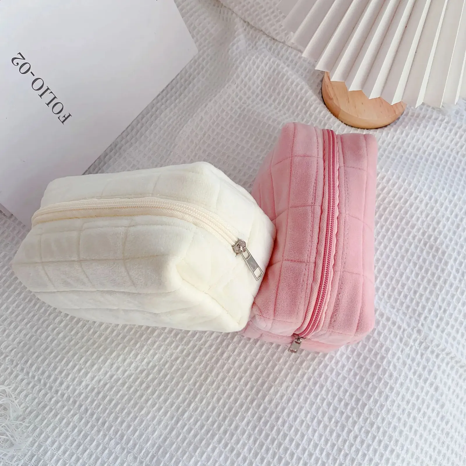 Süßes Fell-Make-up für Frauen mit Reißverschluss, groß, einfarbig, Kosmetiktasche für unterwegs, Make-up-Kulturtasche, Waschtasche aus Plüsch, Stifttasche 240827_voghion.com