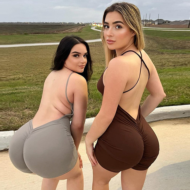 Online celebrity live streaming of women's low cut U-neck suspender Jumpsuits_voghion.com
